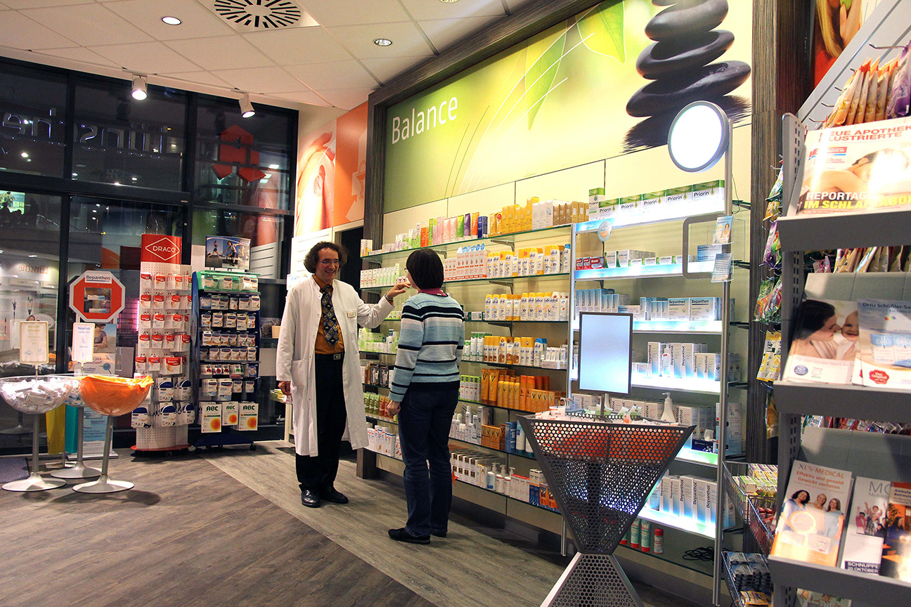 Beratung-in-der-Luensche-Apotheke-1